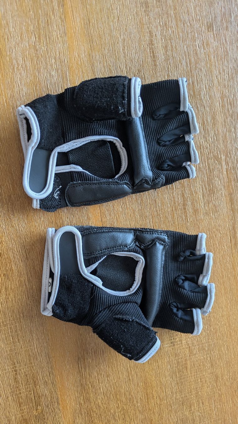 Guanti & manicotti: Fitboxe Handschuhe, Damen Grösse S – Usato da Wil SG venduto da Mirjrj92