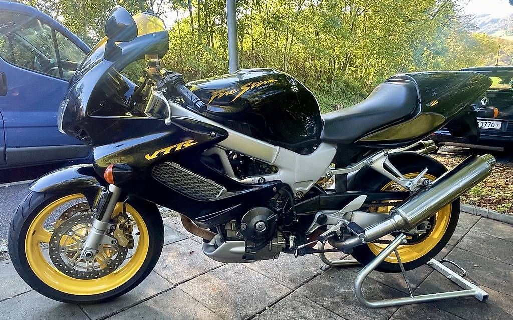 Strada: Honda VTR 1000 Firestorm – Usato da Pratteln venduto da Bababianchi 2