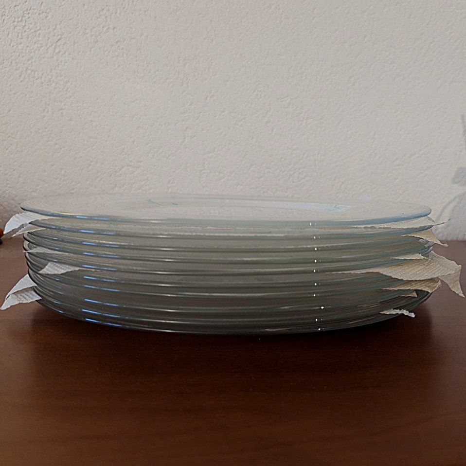 Globus Teller: 10 Teller aus Glas. gerieffelt – Neu (gemäss Beschreibung) aus Uetikon am See von Tomarrani 1