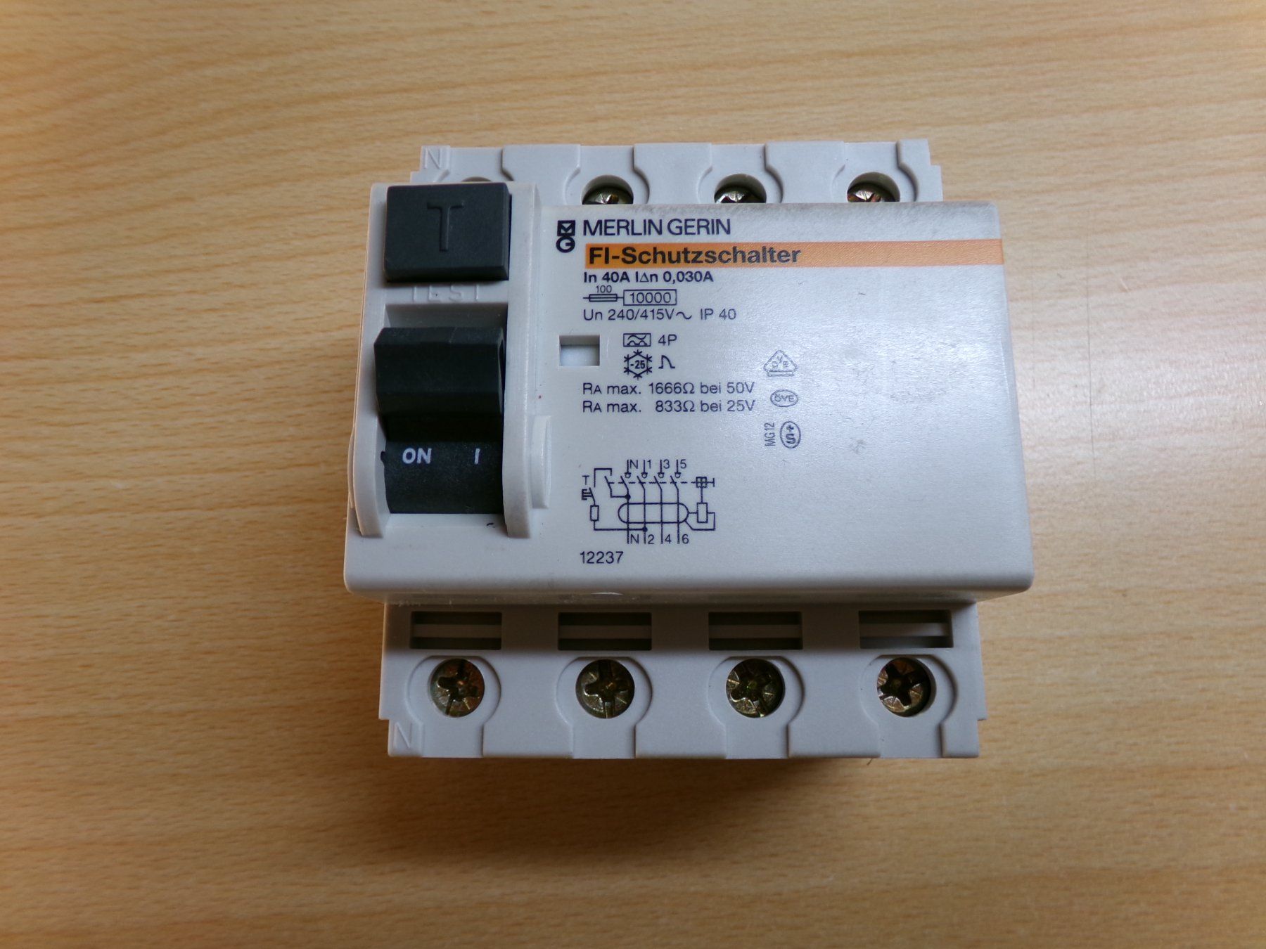 Schalter: FI 4pol. 40A 30mA Merlin Gerin – Gebraucht aus Hombrechtikon von Maloev17