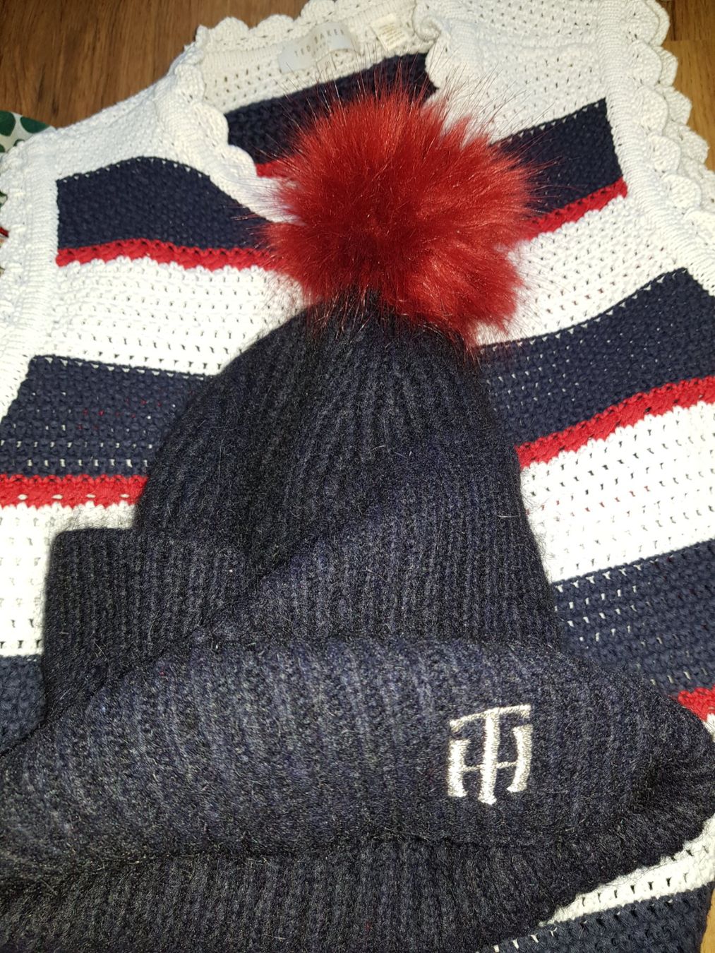 Tommy Hilfiger Lotti di vestiti: Ted Baker,TOMMY HILFIGER,  Bekl.Paket – Usato da Wetzikon ZH venduto da med_2y76 5
