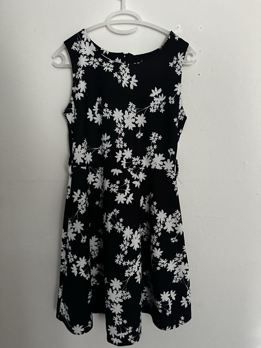 Vestiti: Robe d'été fleurie noire et blanche – Usato da Lausanne venduto da sam_hp5y