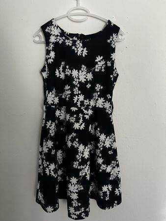 Robe d'été fleurie noire et blanche