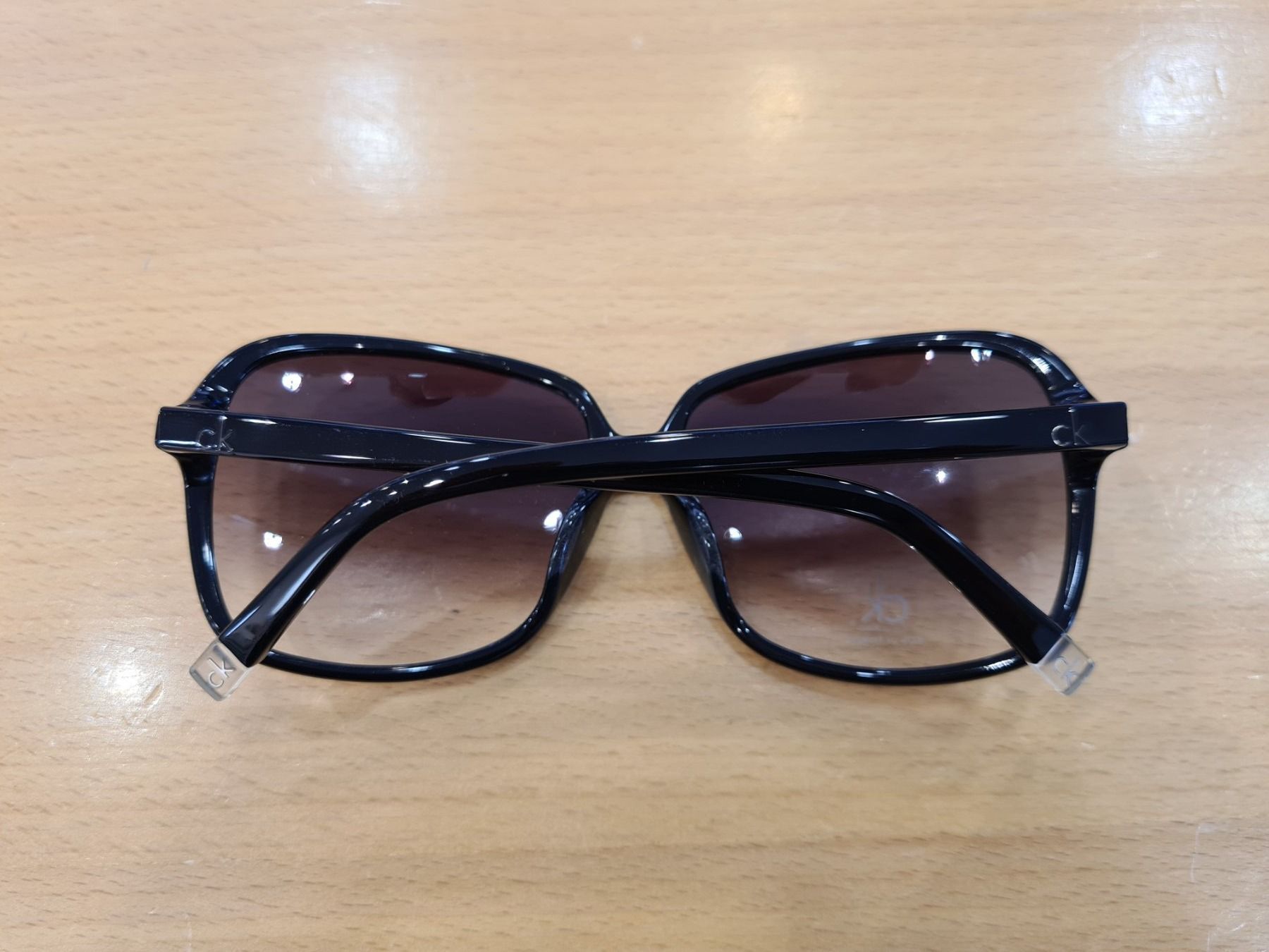 Calvin Klein Occhiali & Lenti: Sonnenbrille Calvin Klein – Nuovo e nell'imballaggio originale da Muralto venduto da Brillen-outlet 1
