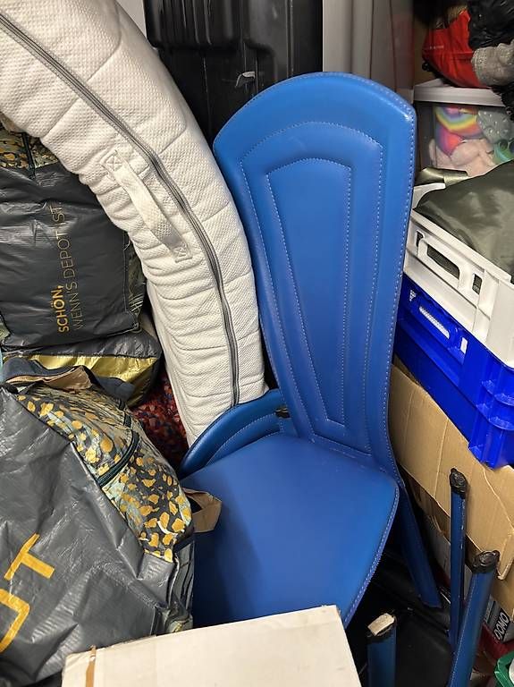 Chaises: 4 blue leather chairs – D'occasion à Hüntwangen par Lorena14