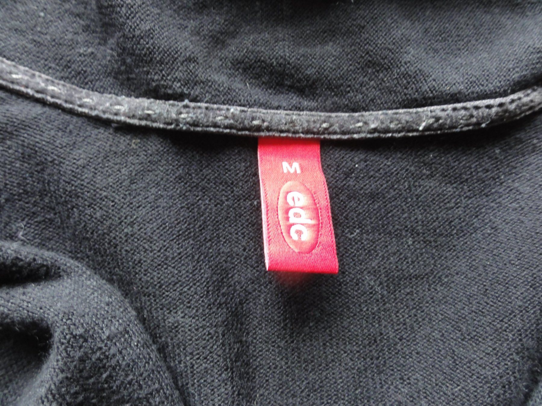 Esprit Giacche: Strickjäckli Gr. M – Usato da Riedholz venduto da Taweva 1