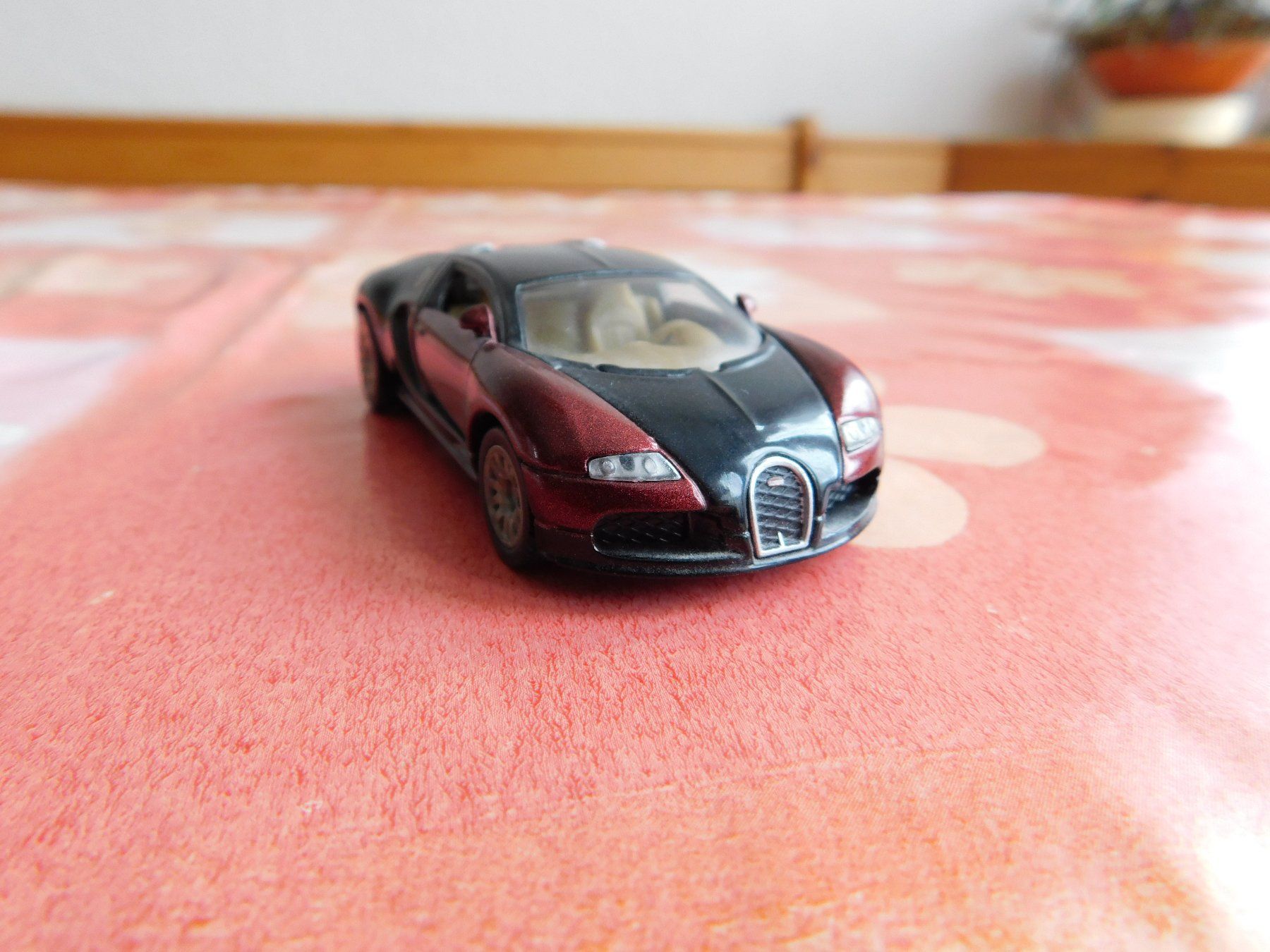 Siku Modellini d'auto: Siku Bugatti Veyron rot- schwarz – Nuovo (secondo la descrizione) da Strengelbach venduto da Wedi73 3