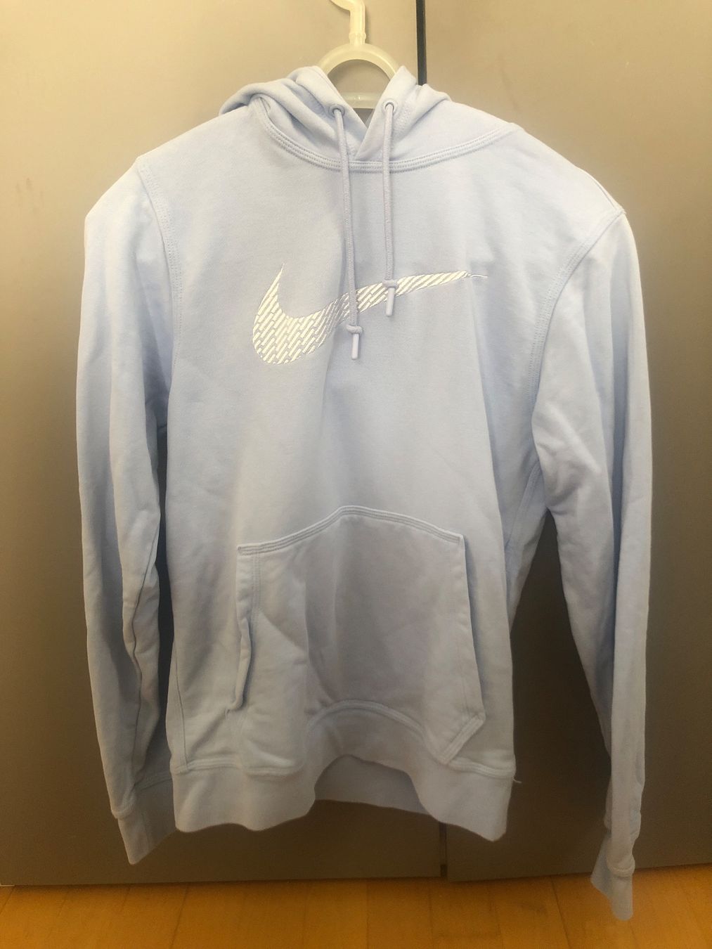 Nike Maglioni & Felpe: Nike pullover Hoodie, hellblau – Usato da Olten venduto da eti_r289