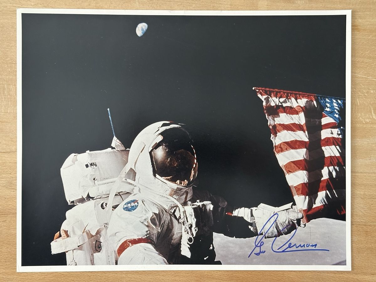 Autografi: Autographe de l'astronaute Eugene Cernan, Apollo 17 - NASA – Usato da Promasens venduto da Toblerone83