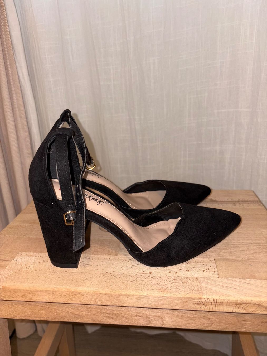 Scarpe da donna: Schwarzi Damenschueh mit 8cm Absatz, Gr. 36 – Nuovo (secondo la descrizione) da Niederglatt ZH venduto da mat_7k7p