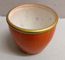 oranger Pflanzenübertopf mit Makel
