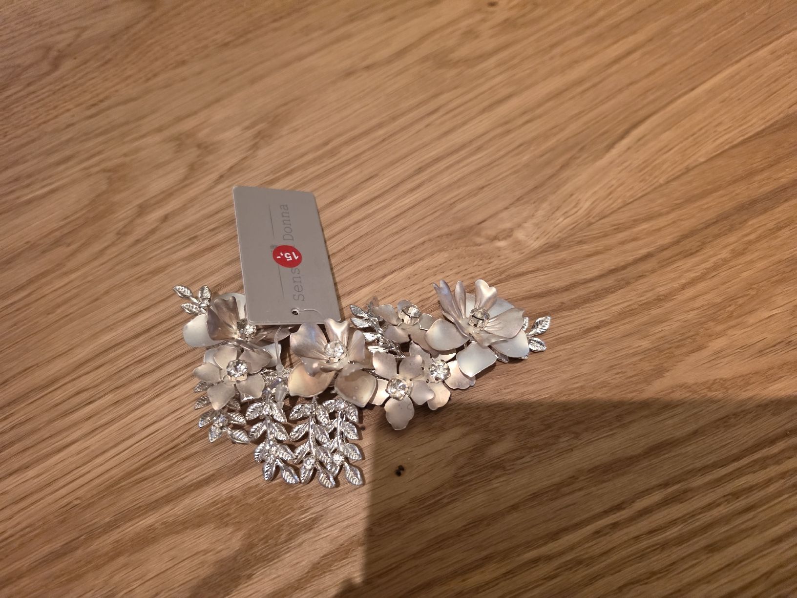 Accessoires pour cheveux: Haarschmuck – Neuf avec emballage d'origine à Kefikon TG par Livline