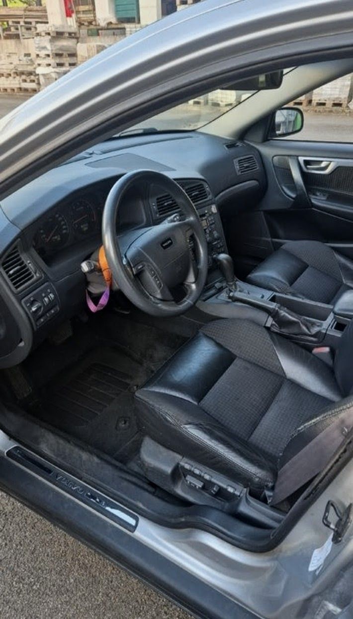 Volvo Automobili: Volvo V70 2.4T Neu MFK & Service – Usato da Uster venduto da Loro_ 5