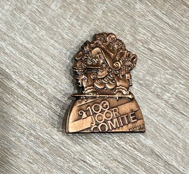 Basler Placchette & Badge: Plakette 100 Joor Comité – Usato da Muttenz venduto da Bhuebi