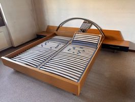 Doppelbett mit Lattenrost und Nachttischen gebraucht