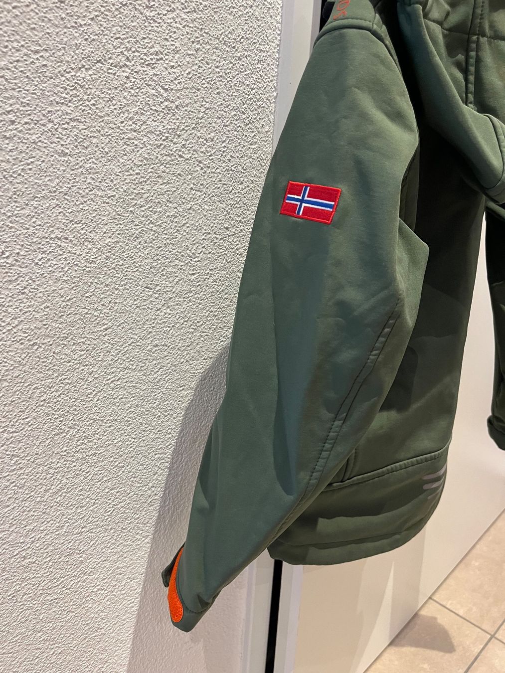 Trollkids Jacken & Mäntel: ***TROLLKIDS*** Softshell-Jacke Gr. 128! – Neu (gemäss Beschreibung) aus Volketswil von Kephren 3