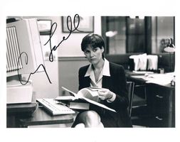Carey Lowell 1961- Autogramm signiert Foto 20x25cm
