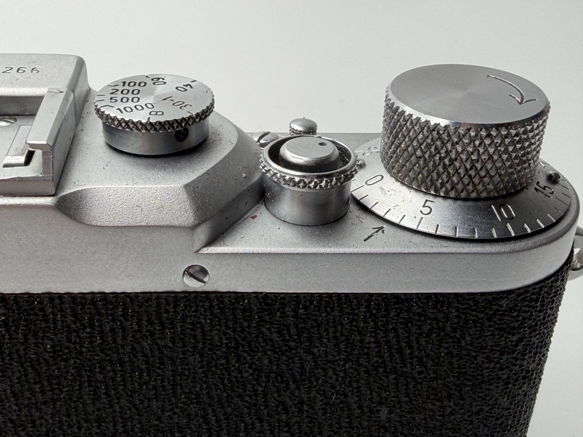 Leica Kamera: Sharkskin Leica IIIc mit Summitar 5cm – Gebraucht aus zuchwil von solotin74 5