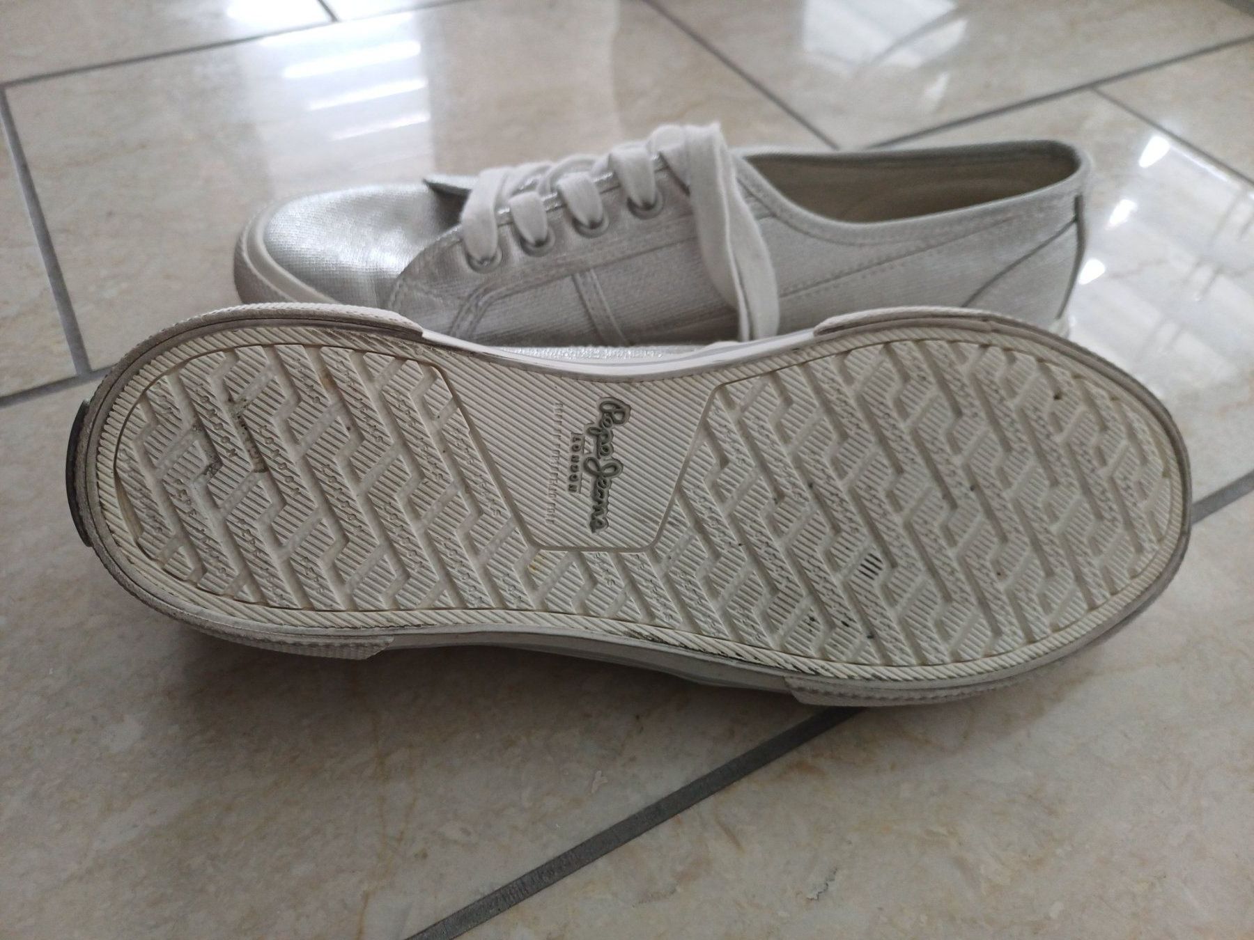 Pepe Jeans Scarpe da donna: Pepe Jeans Sneakers in Silver Size 39 – Usato da Dübendorf venduto da palemoon 4