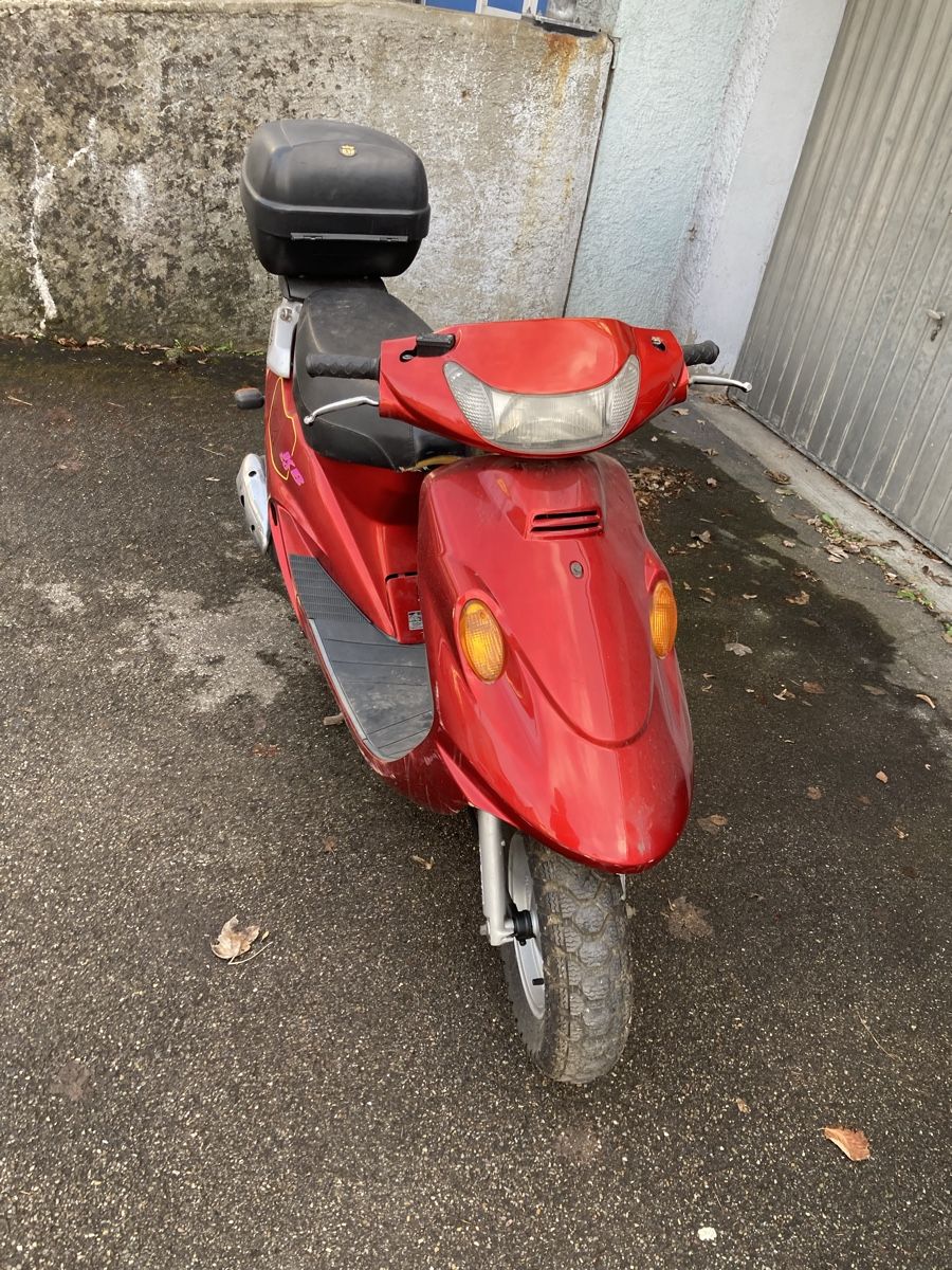 Kymco Scooters: Kymco KB50 – Defekt aus Gossau SG von