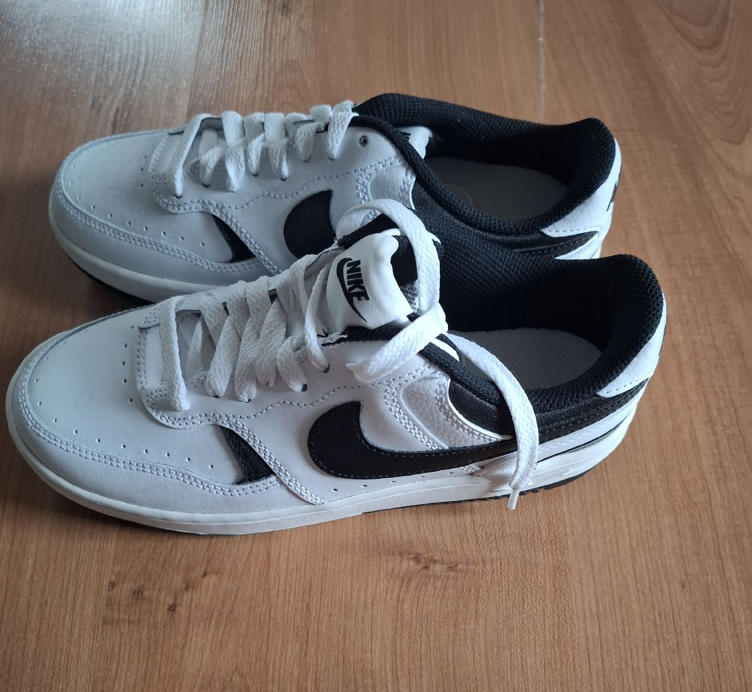 Nike Scarpe da uomo: NIKE Schuhe Grösse 38  NEU – Nuovo (secondo la descrizione) da Allschwil venduto da nicki1803
