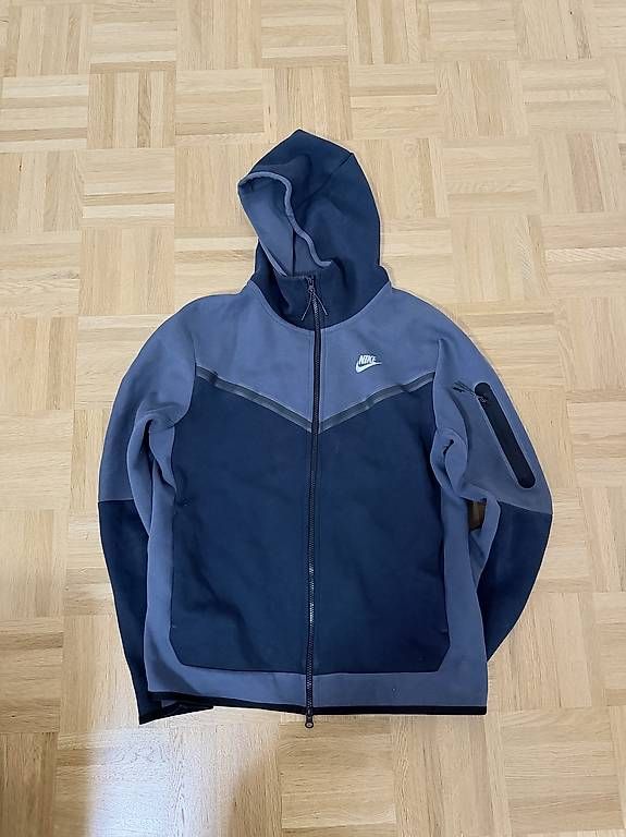 Vestes: Nike Tech Jacke – D'occasion à Basel par alu_l9s8 1