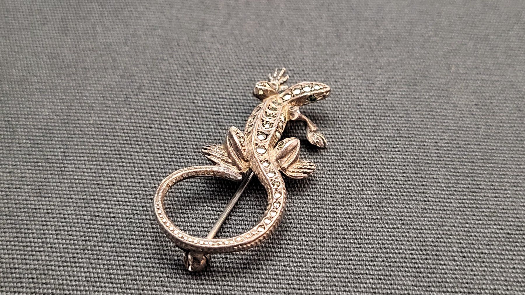 Broches & Aiguilles: Silber-Eidechsenbrosche mit Markasiten – D'occasion à Basel par spinne02 3