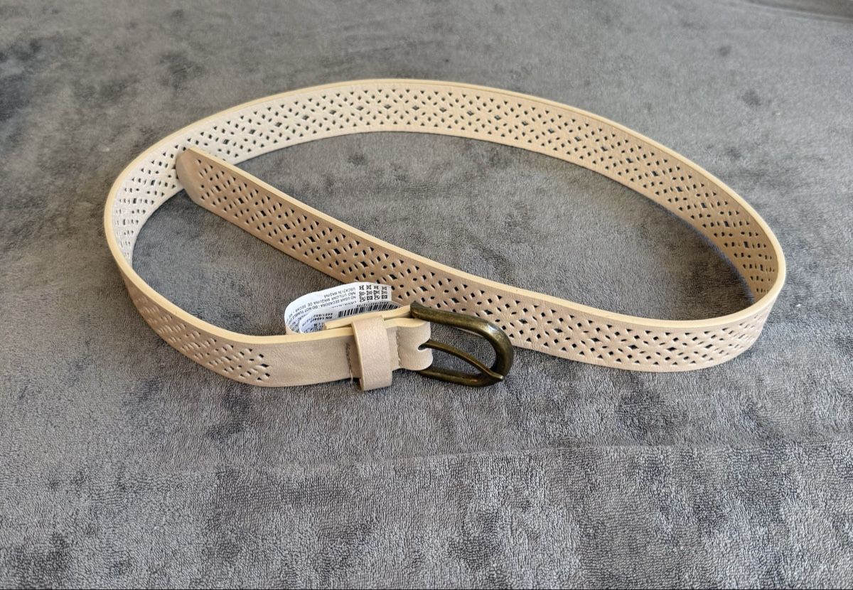 Bershka Cinture: Beiger Gürtel mit Muster – Nuovo (secondo la descrizione) da Huttwil venduto da mandala123