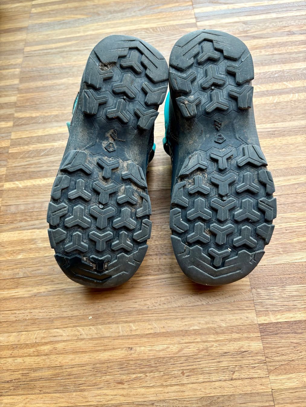 Decathlon Scarpe per ragazzi: Wanderschuhe Gr.32 – Usato da Horgen venduto da Taravao 3
