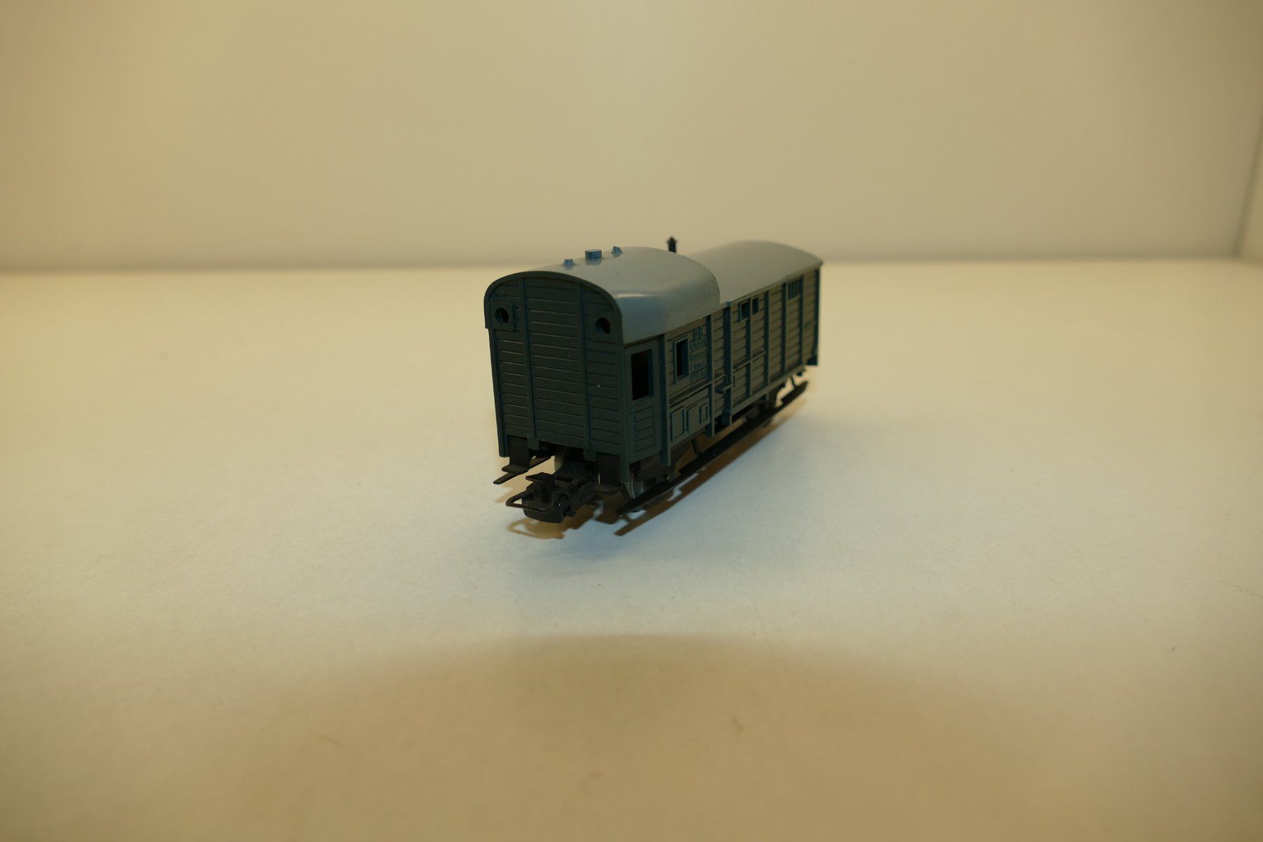 Märklin Modellini di ferrovie: Märklin/Primex H0: DB Güterzugpackwagen – Usato da Niederhasli venduto da rail-duerst 1