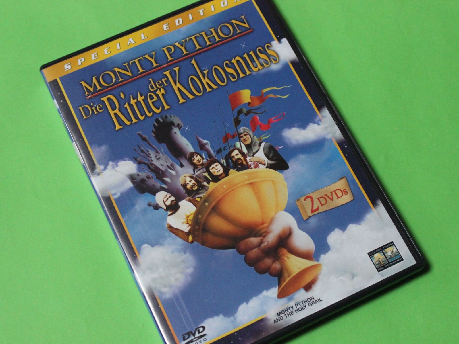 Tutti i DVDs: Monty Python: Die Ritter der Kokosnuss (Special) KULT! 2DVD – Usato da Tübach venduto da JamesStone 1