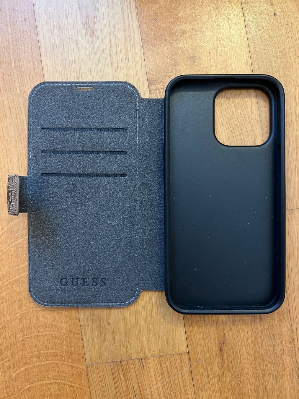 Guess Cover & Protezioni schermo: Handyhülle iPhone 13 Pro (Guess) – Nuovo (secondo la descrizione) da Oberrieden venduto da Margaretha_30 1