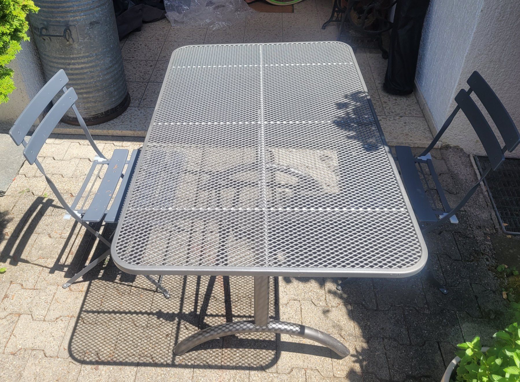 Tischset: Garden Table and Chairs Set Metal Grey Foldable – Gebraucht aus Killwangen von bmy_5rtt