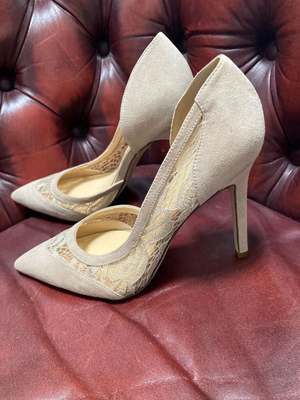 Scarpe da donna: Schöne Pumps in nude mit Spitzendetails – Nuovo (secondo la descrizione) da Uster venduto da Kalici1