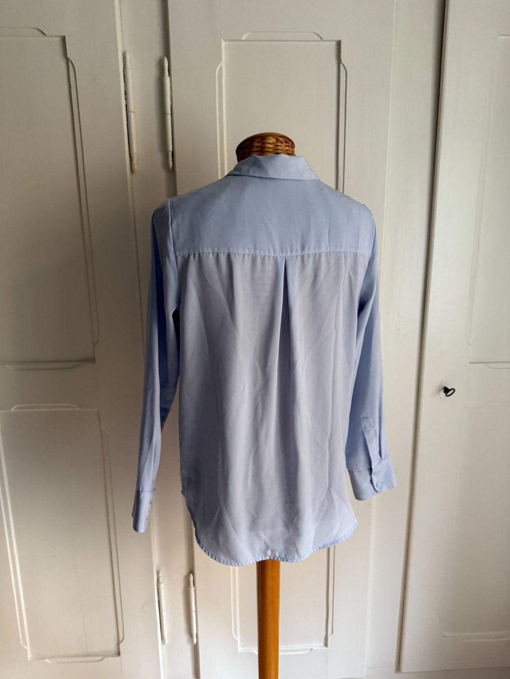 H&M Chemisiers: Bluse hellblau fliessend 36 – D'occasion à Zürich par Diazaio 2