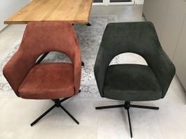 4 drehbare Stühle