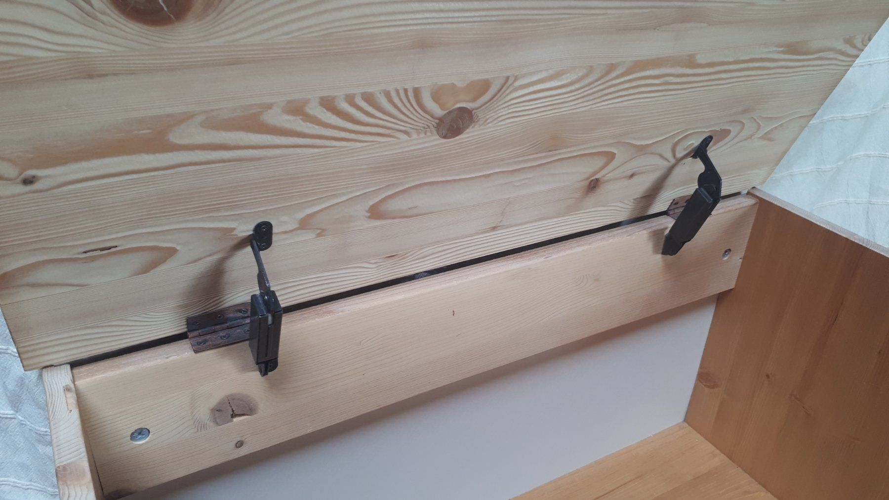 Cassapanche: Holztruhe gebürstet – Usato da Goldiwil (Thun) venduto da chilou 3