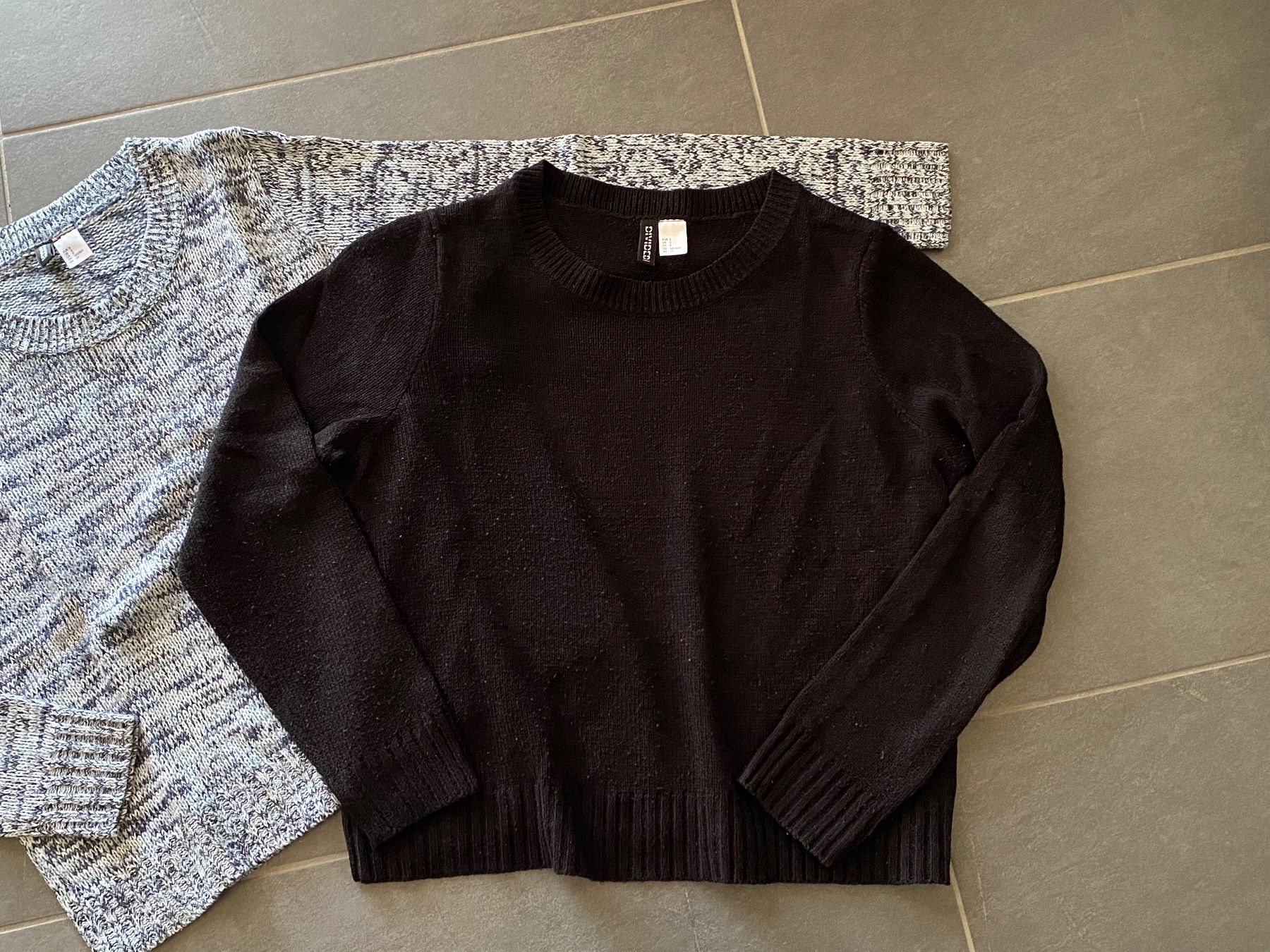 H&M Maglioni & Felpe: 2 schöne Strickpullover H&M Gr.S – Usato da Wallenried venduto da Asyano 1