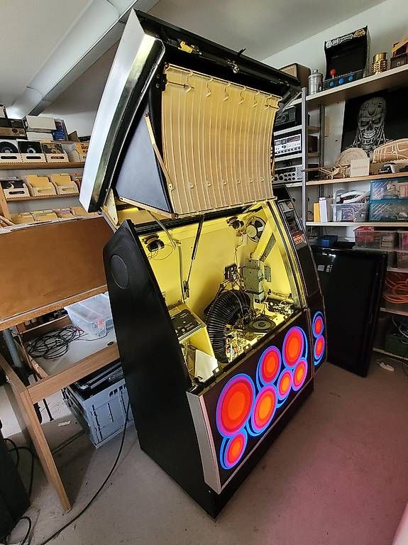 Jukebox: AMI Black magic Jukebox, 1978, Model R82 – Usato da Bettlach venduto da Antares25 4