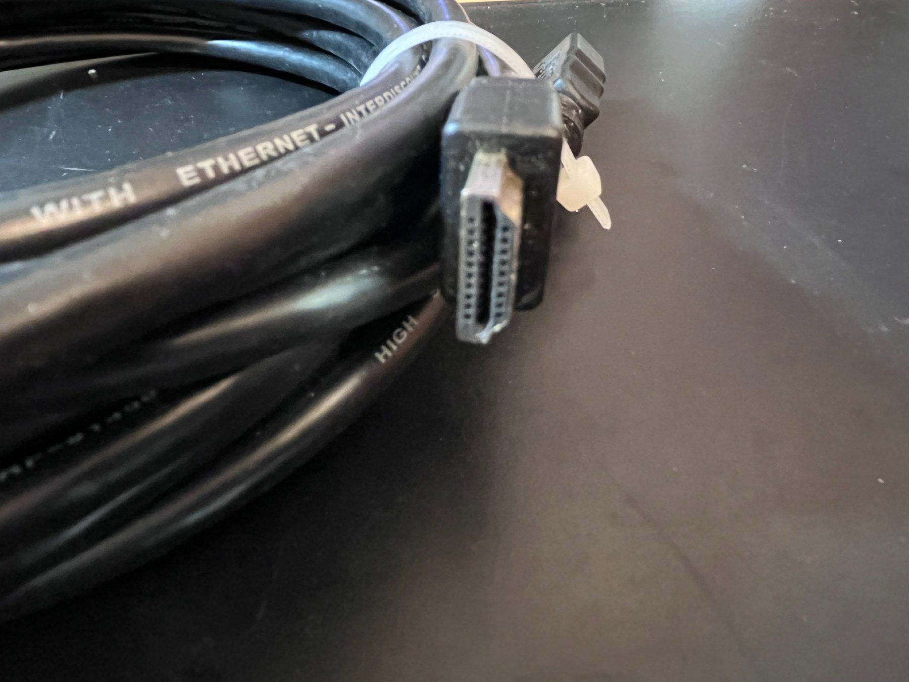 Cavi: HDMI Kabel, rund. 7m – Usato da Allschwil venduto da Zermatt 1