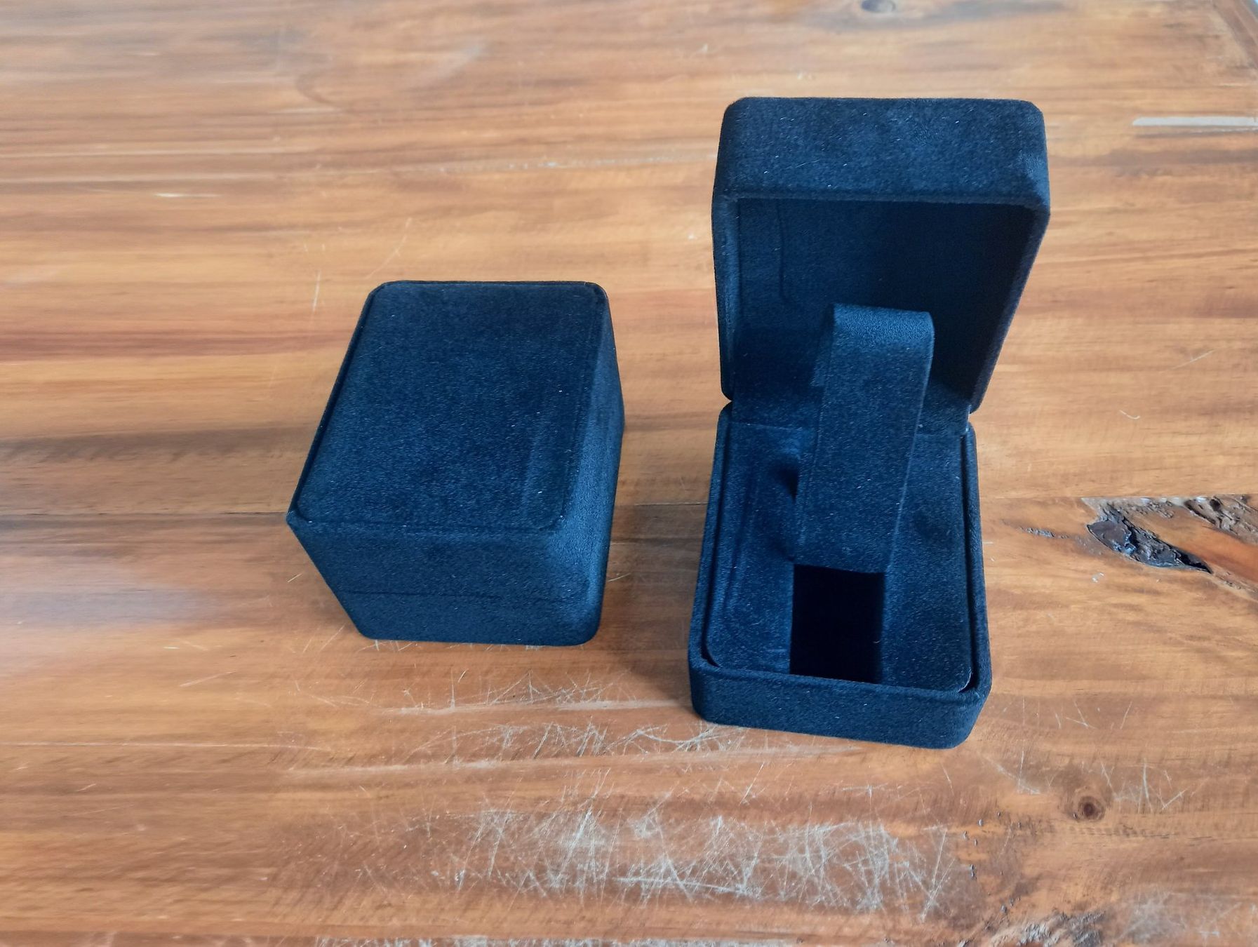 Uhrenboxen: 8x Uhrenbox schwarz Samt – Neu und originalverpackt aus Lausanne von WATCH-WORLD 5