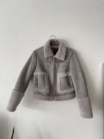 Warme Winterjacke Gr. S, Teddyfell, gefüttert Bershka