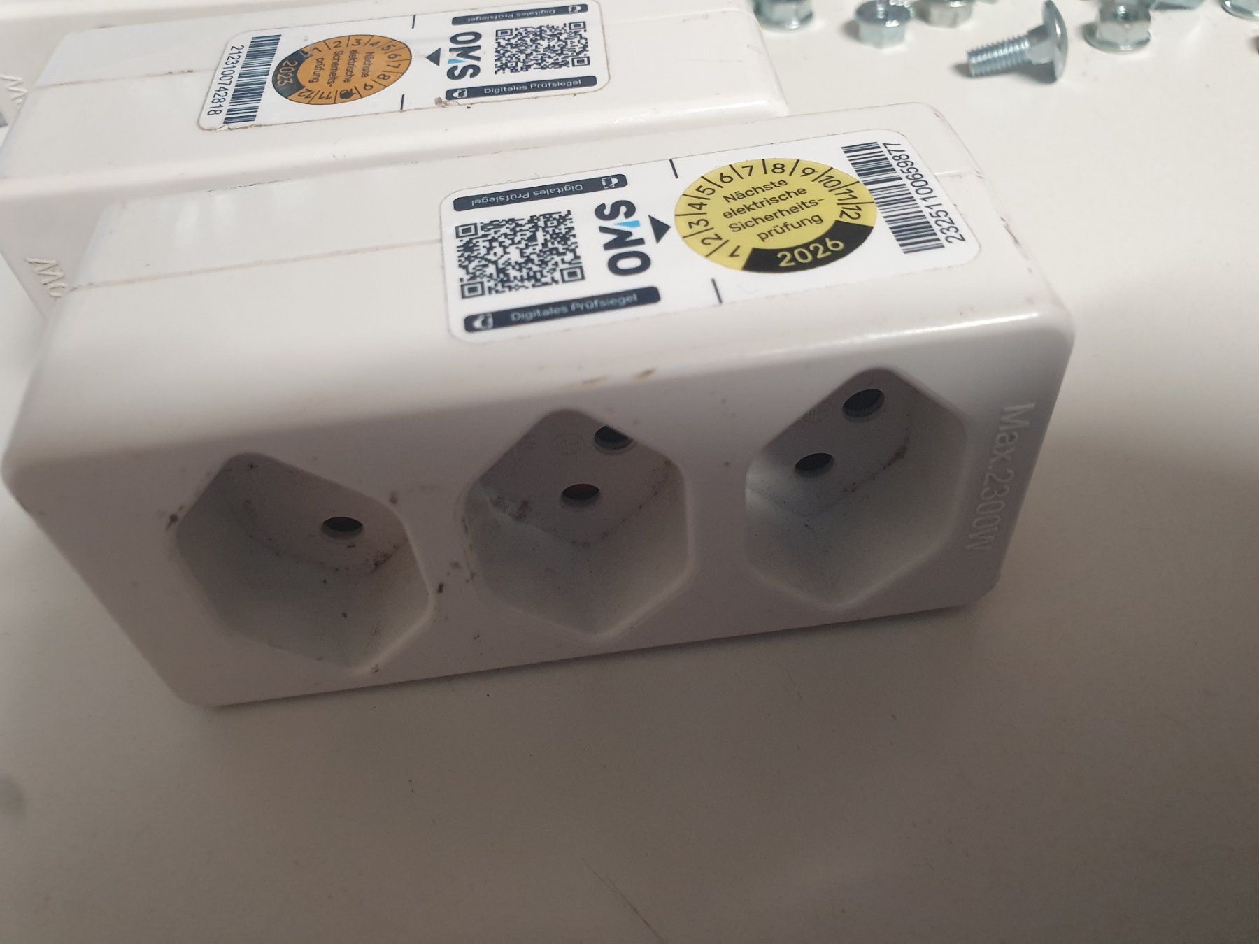 Laufwerke & Adapter: Mehrfachadapter Mehrfachstecker Abzweigstecker 3xT13 – Gebraucht aus Zürich von Alibaba1234 1