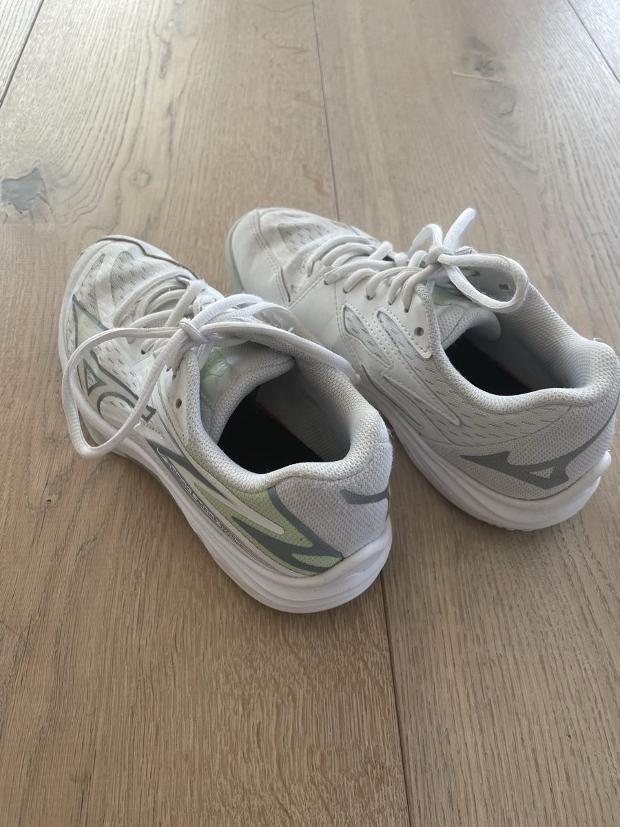 Schuhe für Mädchen: Kinder Hallenturnschuh Gr. 35 – Gebraucht aus Hohenrain von Oters 1