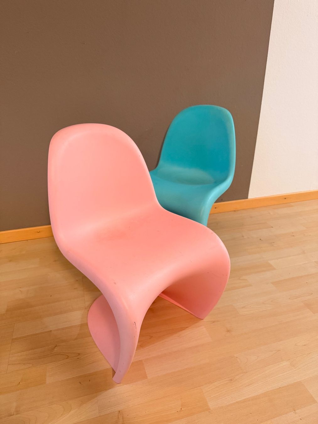 Vitra Stühle: 2x Panton Junior Kinderstuhl - Original Vitra – Gebraucht aus Kilchberg ZH von tomtomk99 1