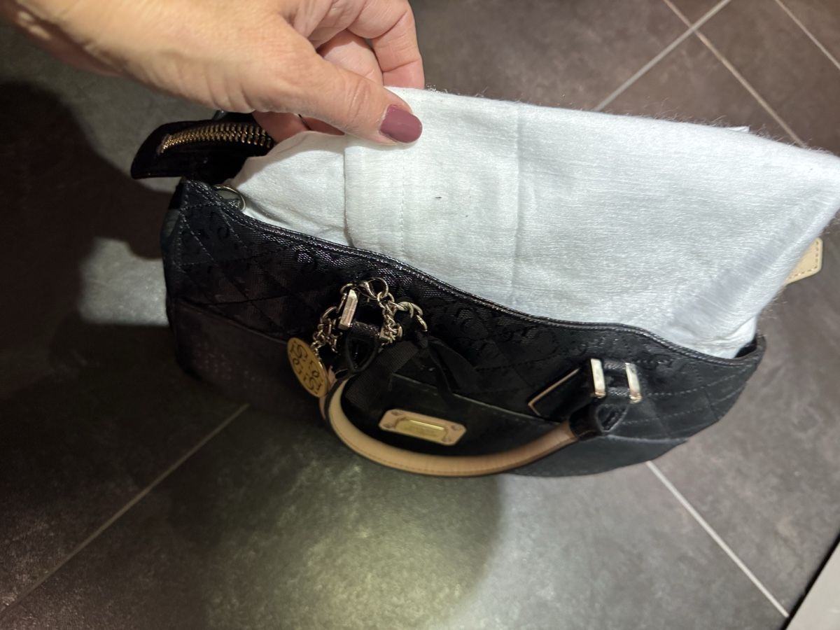 Guess Sacs femmes: Guess Handtasche – Neuf (Voir description) à Gutenswil par eliane67 6