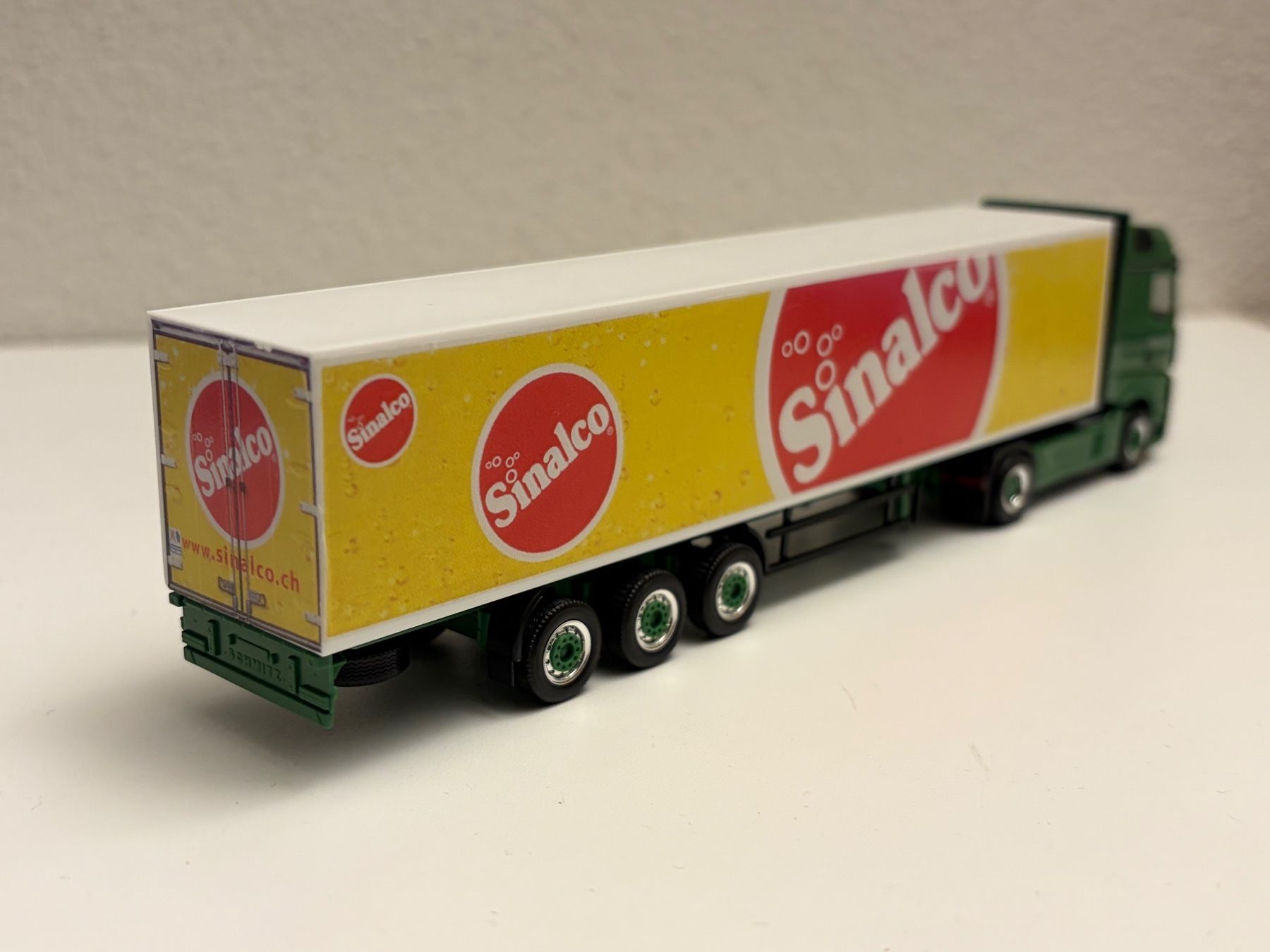 Herpa Modellini d'auto: MB Actros MP4 Traveco Sinalco – Nuovo (secondo la descrizione) da Felben-Wellhausen venduto da Mobil01 2