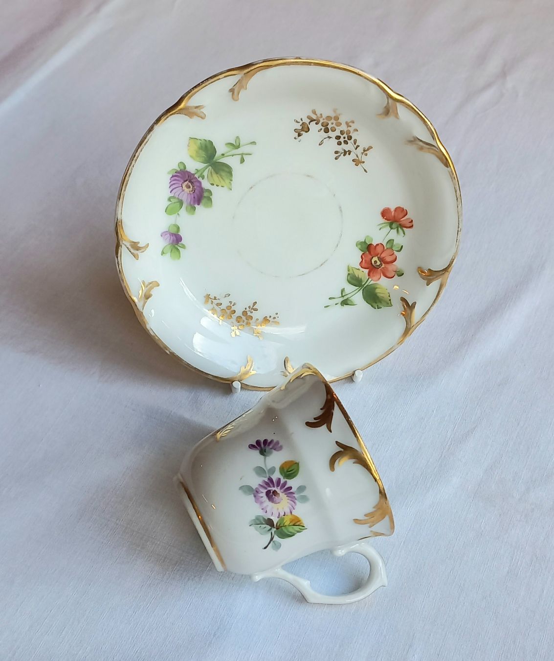Tassen: Antike Kaffeetasse mit Unterteller, Blumendekor, Goldrand – Gebraucht aus Buchs AG von Dzirul 9