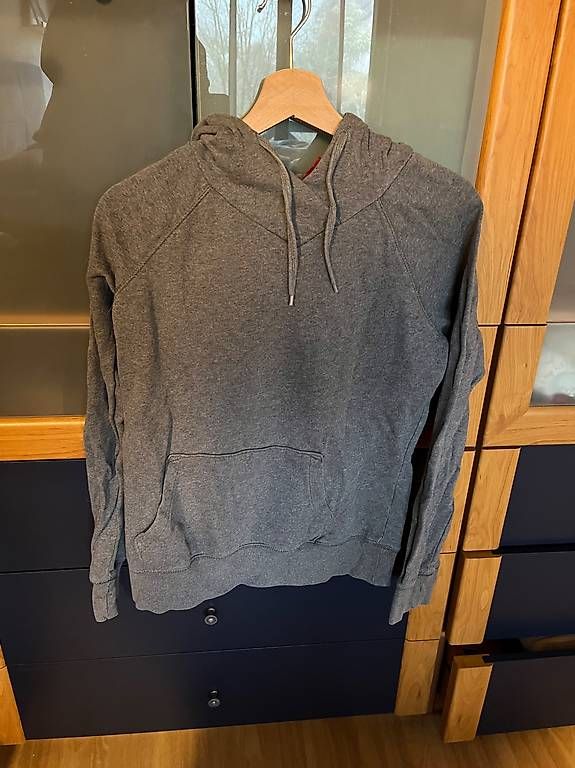 Lotti di vestiti: 3 kapuzenpullover Grösse S – Nuovo (secondo la descrizione) da Ottenbach venduto da niki1991234