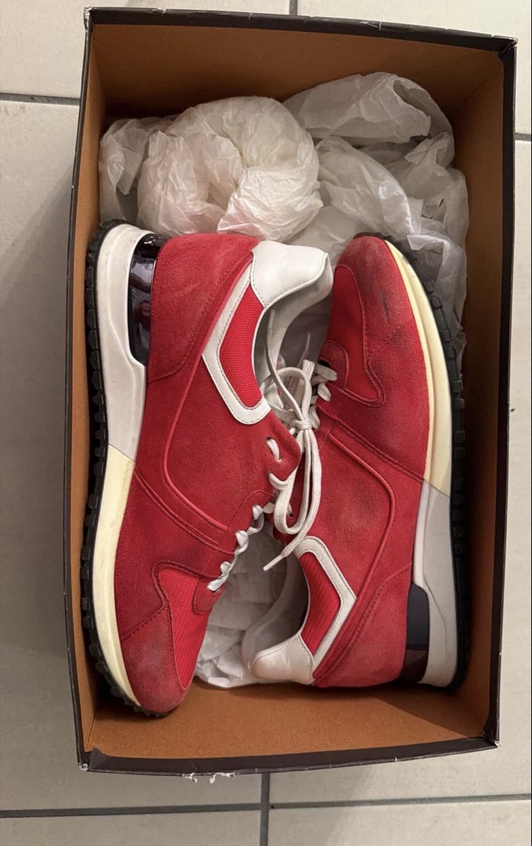 Louis Vuitton Damenschuhe: Louis Vuitton Baskets rouges femme – Gebraucht aus Bulle von Re-a-loved